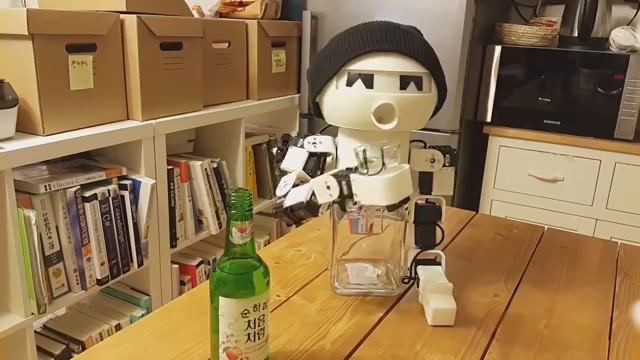 drinking robot(1).mp4_20151230_082840.413